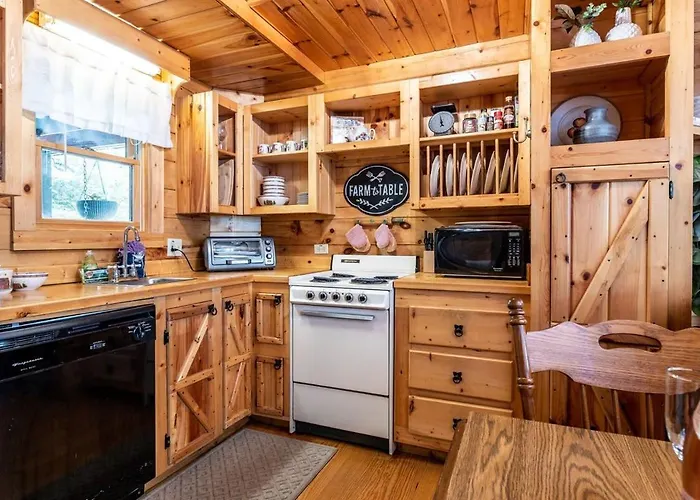 Quaint & Secluded Near Dollywood With Bbq&Hot Tub
