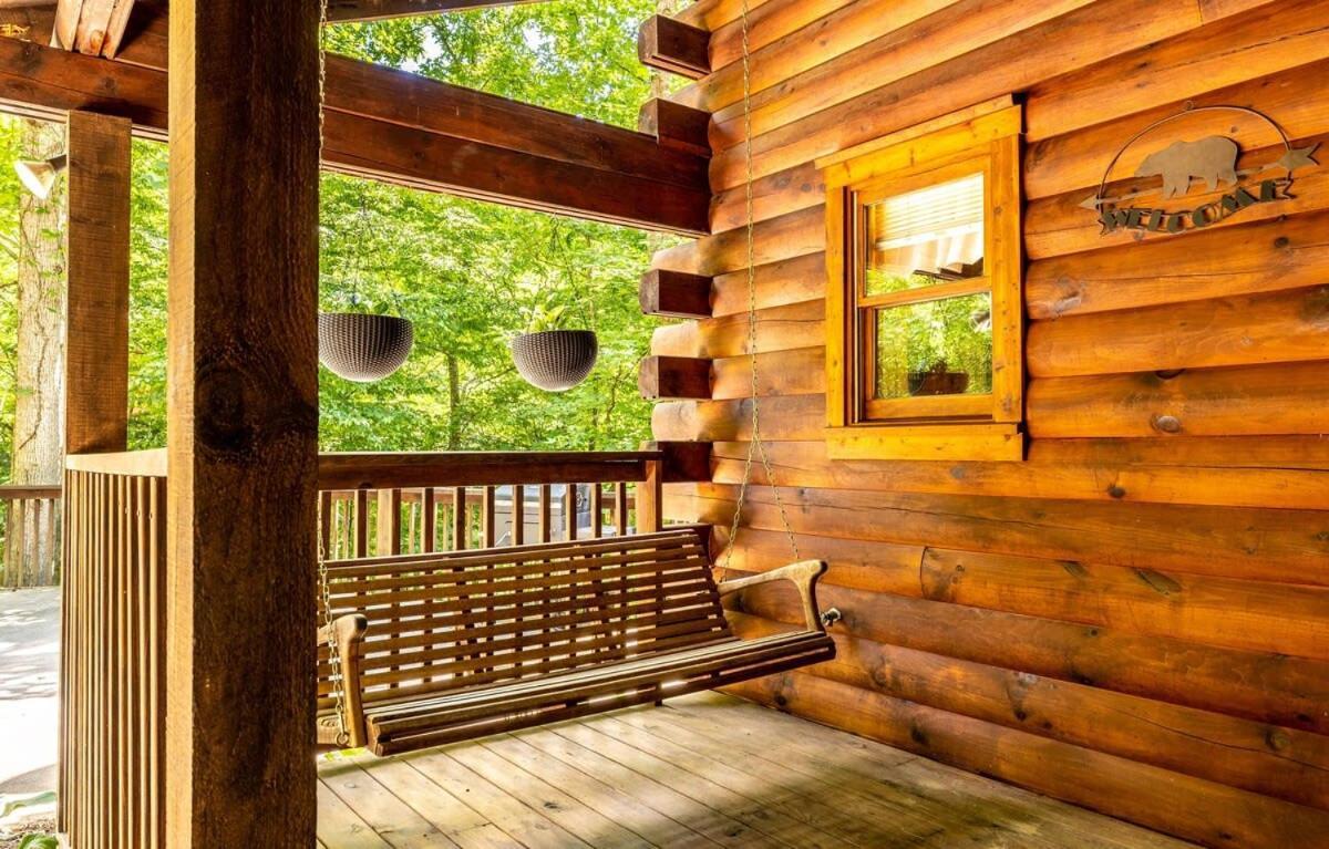 Quaint & Secluded Near Dollywood With Bbq&hot Tub
